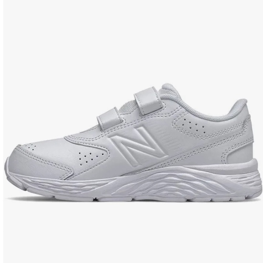 Kids US size 1.5 white New Balance sneakers barely worn